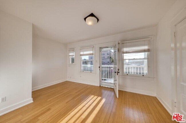 Building Photo - 3008 3rd St