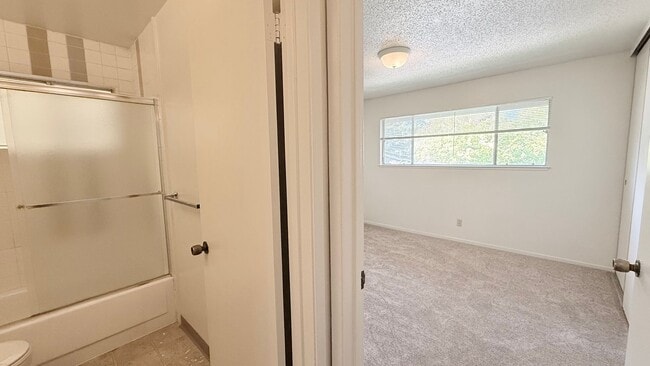 Building Photo - 929 Dewing Ave