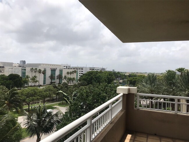 Building Photo - 19501 W Country Club Dr