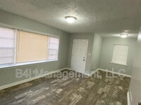 Building Photo - 10 Estes Dr