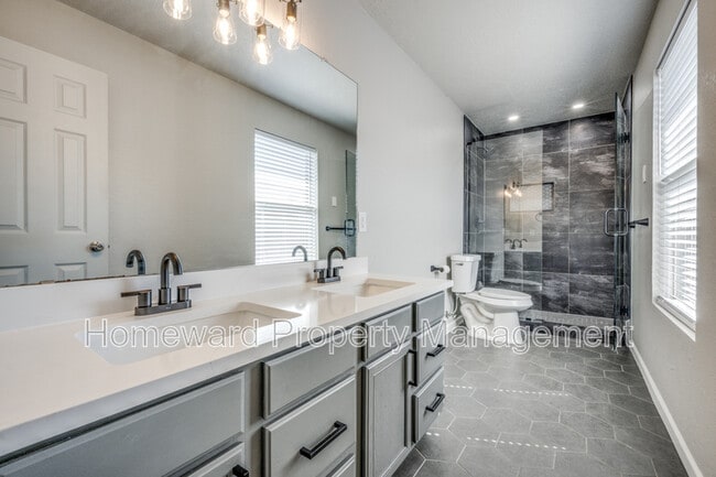 Building Photo - 121 Thoroughbred Dr