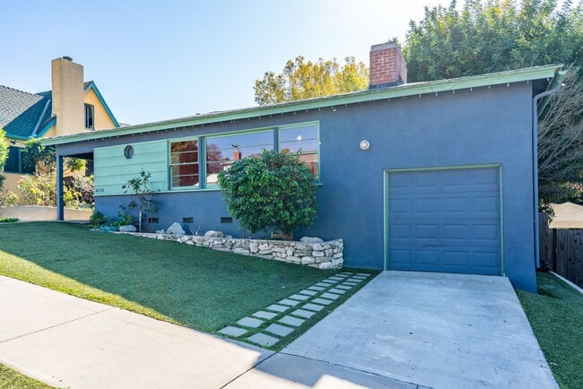 Building Photo - Vibrant 2b2b Franklin Hills / Los Feliz Home - Huge Private Grass  Yard - Central HVAC