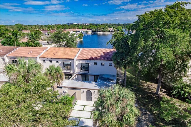 Building Photo - 7238 Jacaranda Ln
