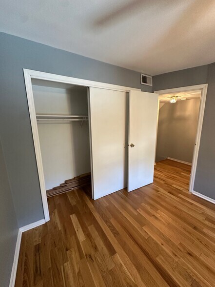 Building Photo - 1008 Manor Ln