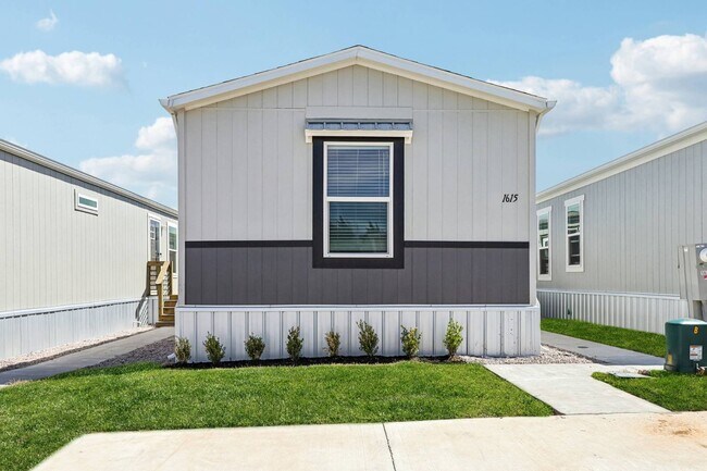 Building Photo - 1615 Sidewinder Dr