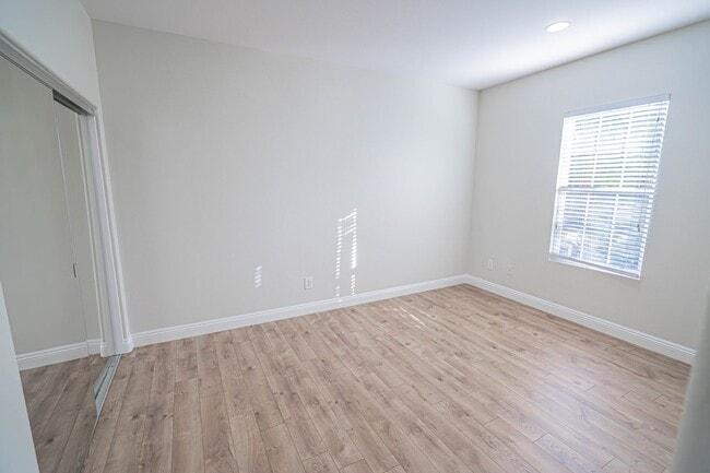 Building Photo - Spacious 4-Bedroom Home with Downstairs Bed/Bath & Full Community Access in Valencia!