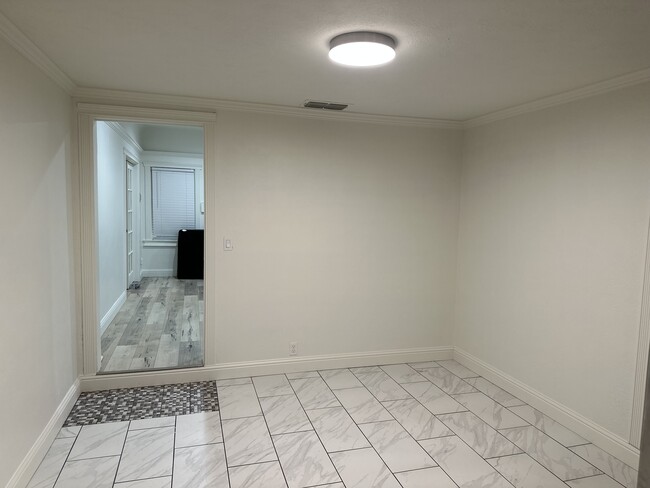 dining room, bluetooth light - 4404 Lantana Ave