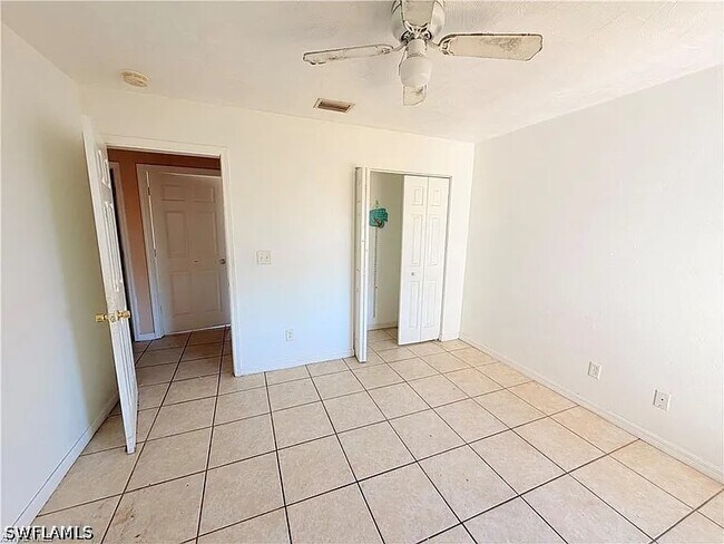 Building Photo - 419 NE 16th Pl