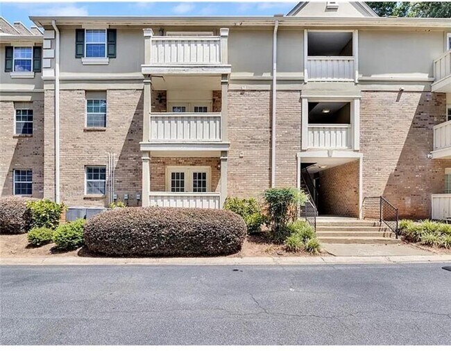 Building Photo - 6900 Roswell Rd