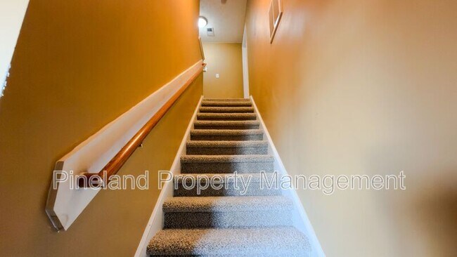 Building Photo - 215 Americana Dr