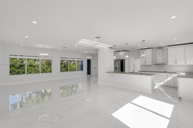 Building Photo - 7420 Beach View Dr