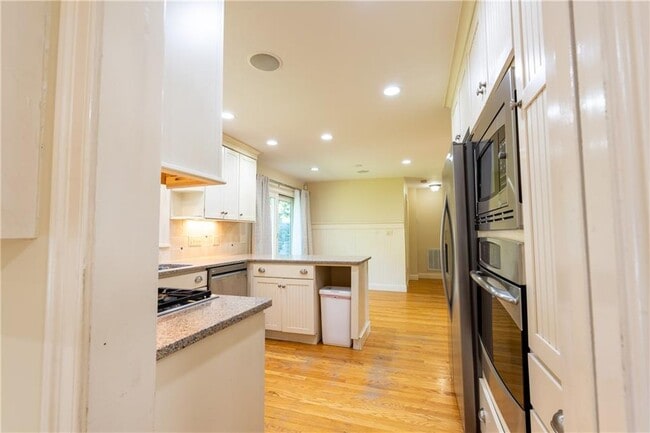 Building Photo - 48 Pleasant St