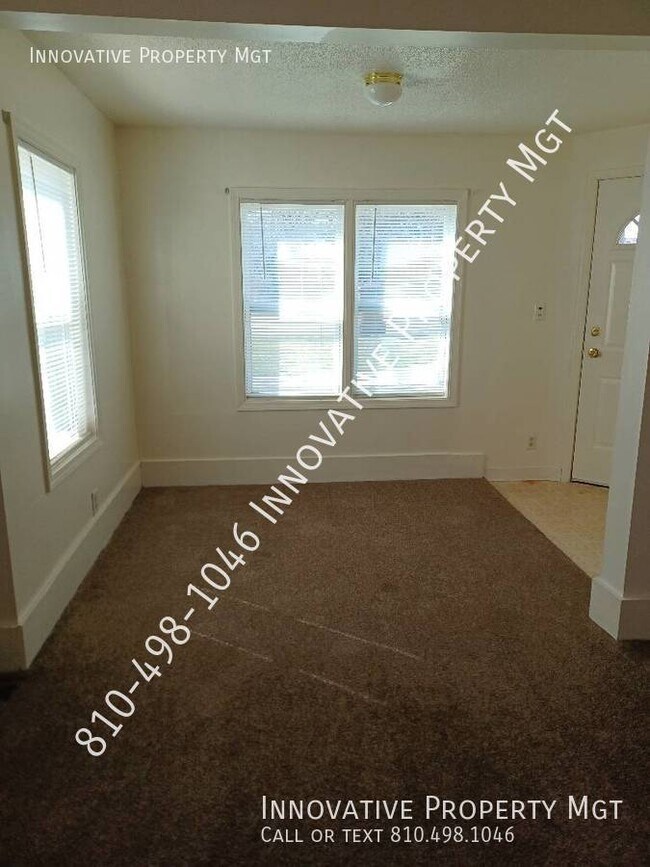 Building Photo - Near Downtown Holly Apartment!