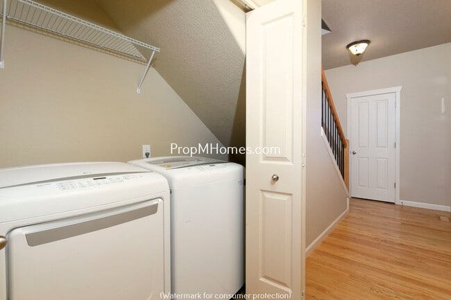 Building Photo - Charming Four Bedroom Home in Aloha on Quiet Cul-De-Sac!