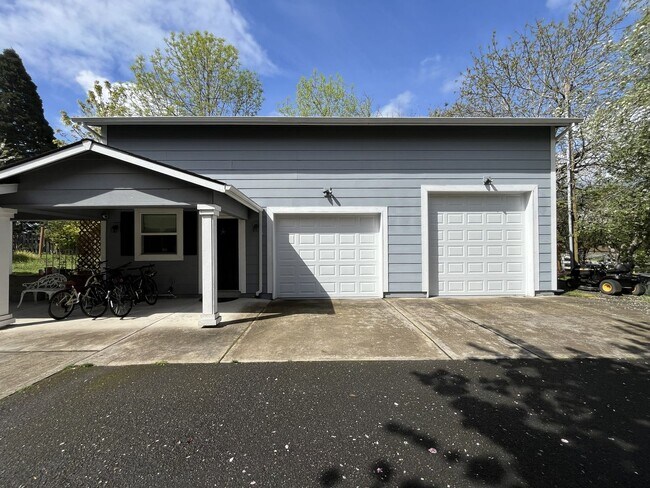 Building Photo - Comfortable Living in Bethany with Two Separate Units, Expansive 0.45-Acre Lot & Versatile Detach...