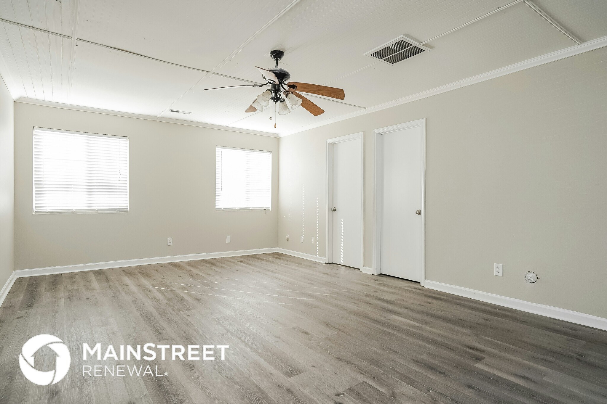 Building Photo - 5605 Hidden Lake Dr