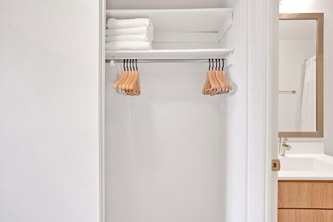 Building Photo - 901 S Ashland Ave