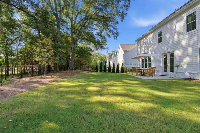 Building Photo - 5045 Reserve Dr