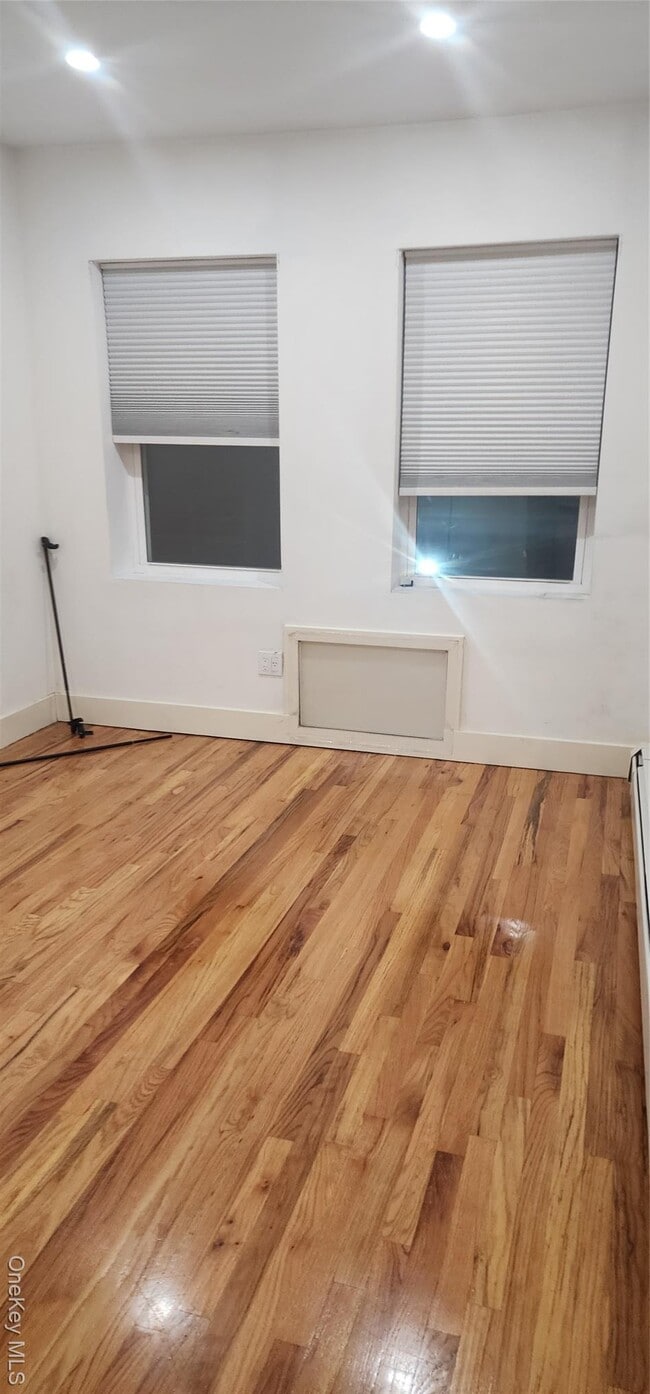 Building Photo - 452 Linwood St