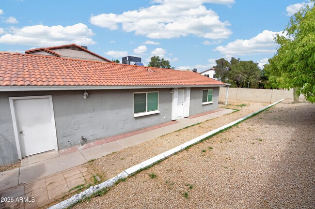 Building Photo - 4902 W Crocus Dr
