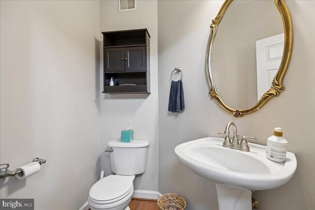 Building Photo - 10823 Wadsworth Rd