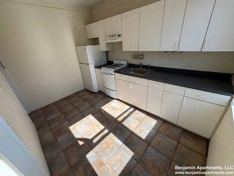 Building Photo - 431 Cambridge St