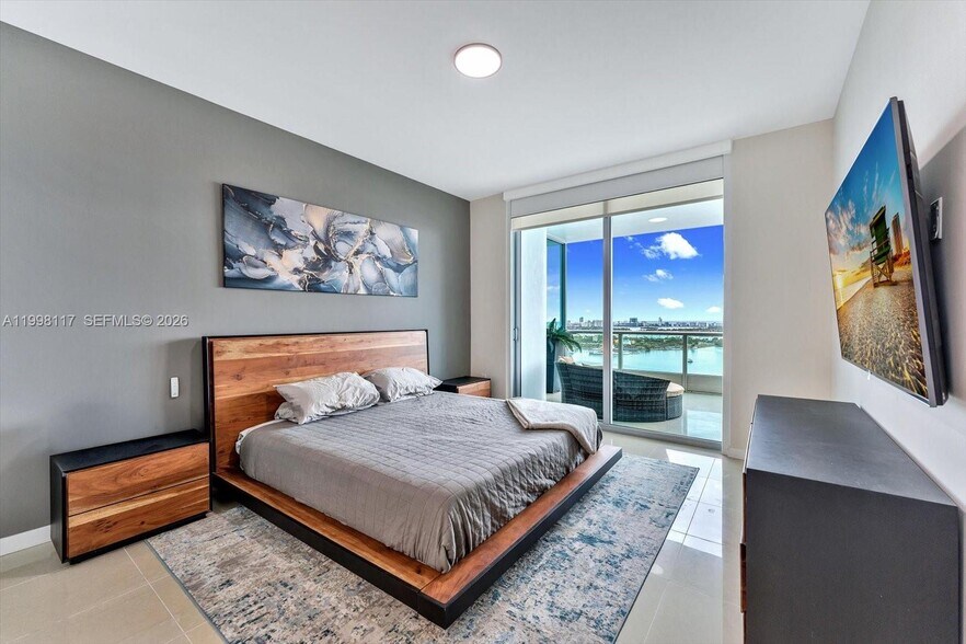 Building Photo - 900 Biscayne Blvd