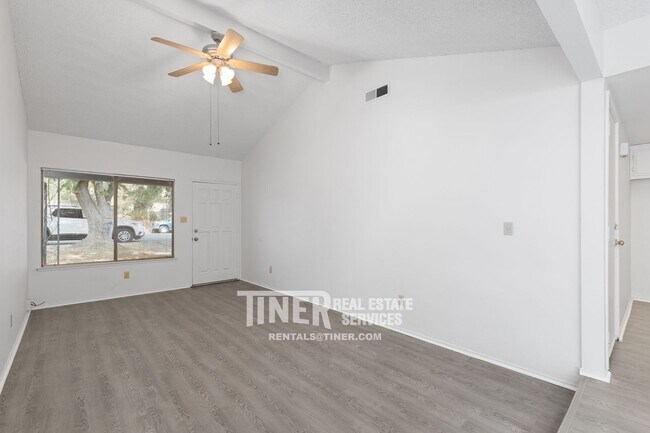 Building Photo - Charming Carmichael Duplex with Water Sewe...