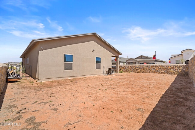 Building Photo - 7480 Rio Rimac Dr