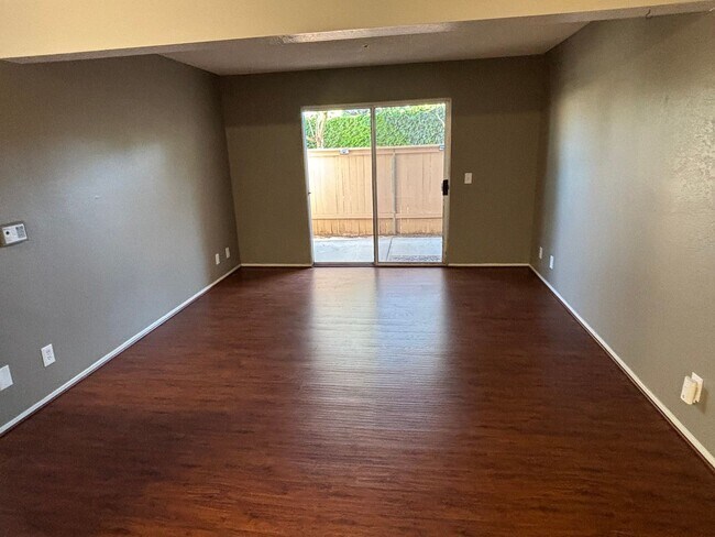 Building Photo - 321 Inger Dr