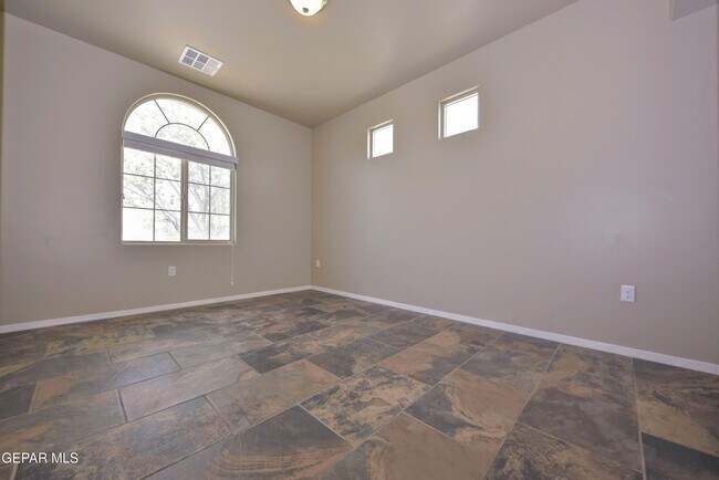 Building Photo - 270 Silver Hill