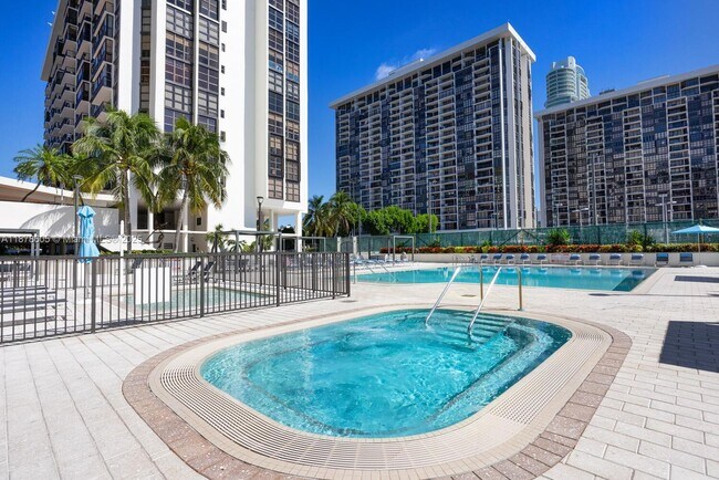 Building Photo - 1915 Brickell Ave
