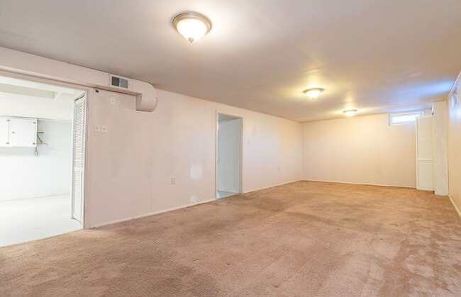 Building Photo - 204 19th Ave NW