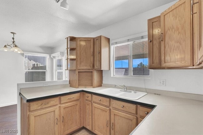 Building Photo - 8217 Beekman St