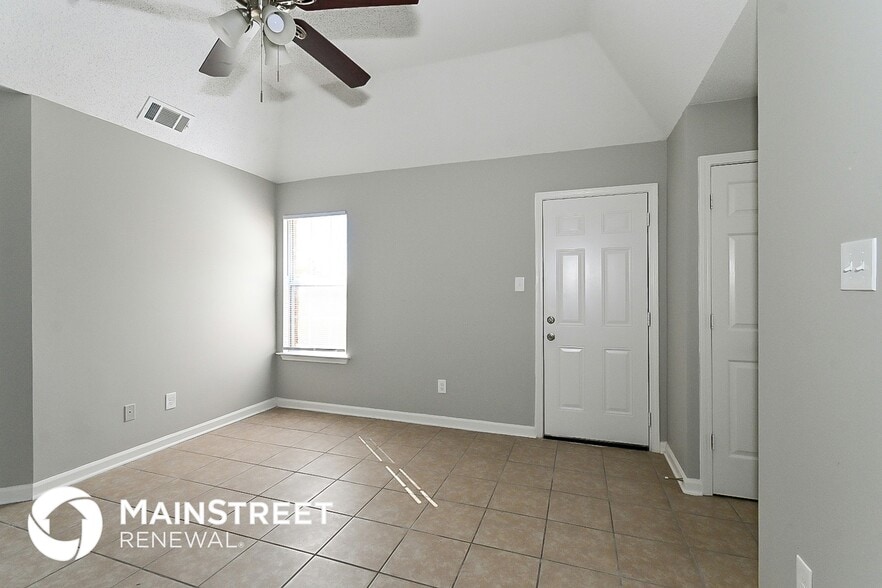 Building Photo - 7865 Shadowland Cove