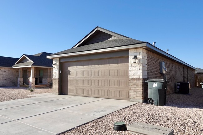 Building Photo - 413 Graze St