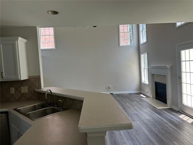 Building Photo - 6133 Mulberry Park Dr