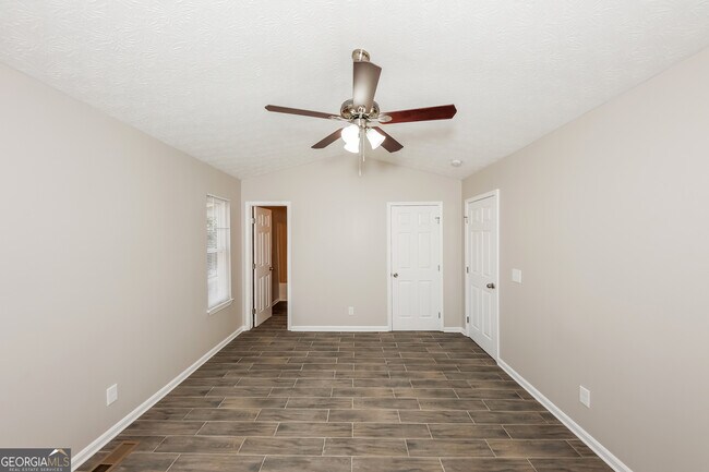 Building Photo - 32 Emerald Pines Ln