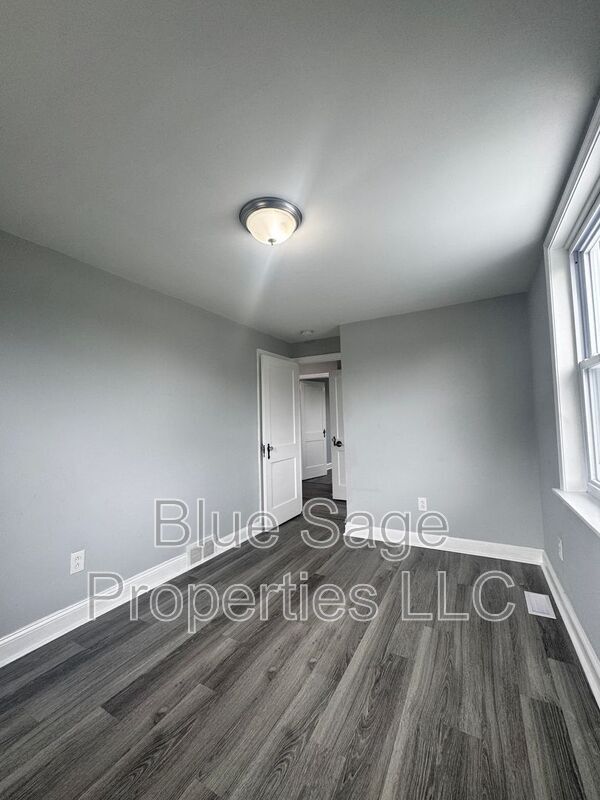 Building Photo - 398 Westmont Dr
