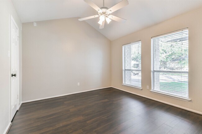 Building Photo - 1126 Oxford Dr