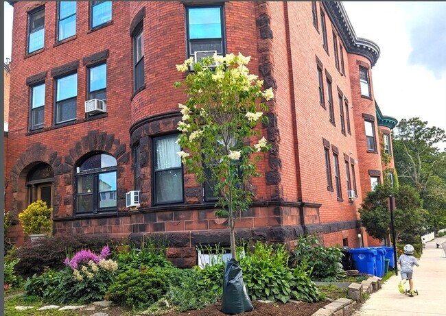 Building Photo - 336 Washington St