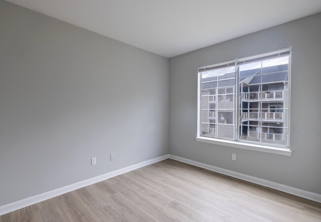 Building Photo - 524 University Place