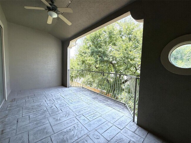 Building Photo - 118 Detering St