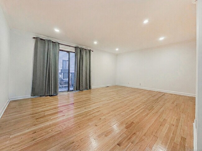 Building Photo - 202 Soundview Ave