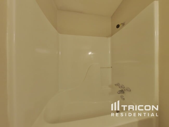 Building Photo - 305 Denae Ct