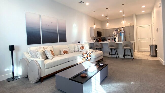 Building Photo - Spectacular 3 Bedroom Townhouse in Gate Community Near Sky Canyon and Centennial! Strip Views!