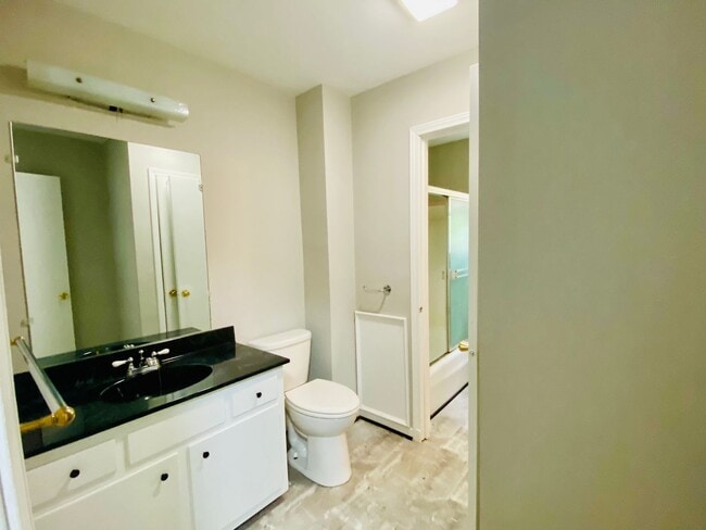 Building Photo - Beautiful and Spacious 4bdrm/2.5bth Tri-Le...