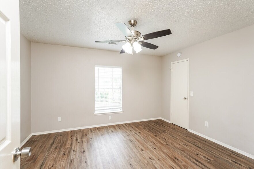 Building Photo - 1506 Newmark Dr