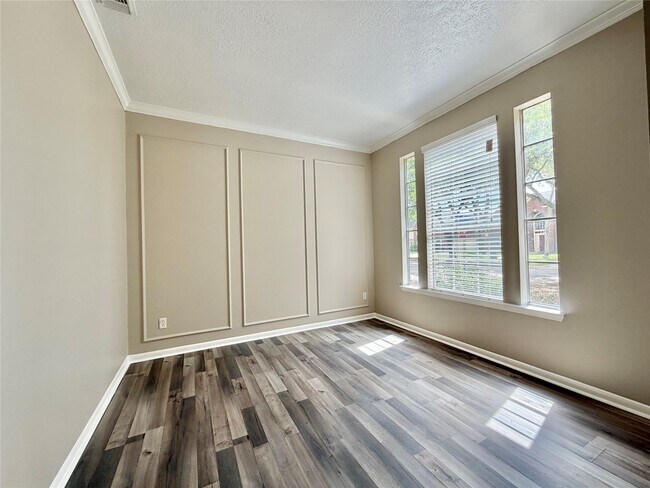 Building Photo - 6315 Laurel Bush Ln