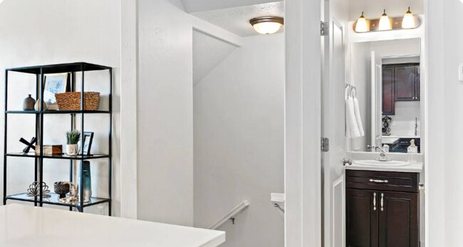 Building Photo - 1812 W Irini Ln